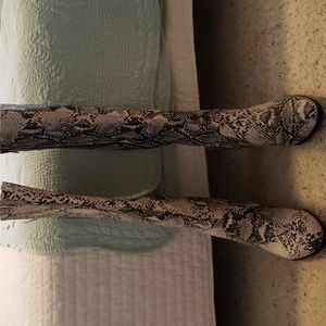 Womens Qupid snakeskin boots